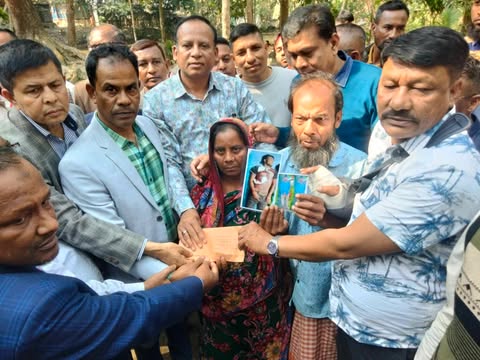 বৈষম্য বিরোধী ছাত্র আন্দোলনে নিহতের পরিবারকে কেন্দ্রীয় শ্রমিক দলের আর্থিক সহায়তা প্রদান ।